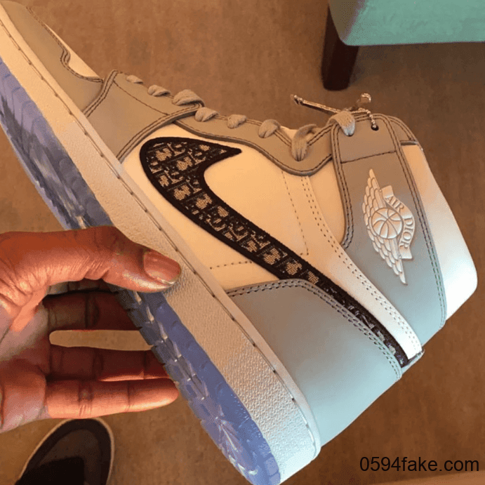 超限量重磅联名来袭！Dior x Air Jordan 1实物图首度曝光！