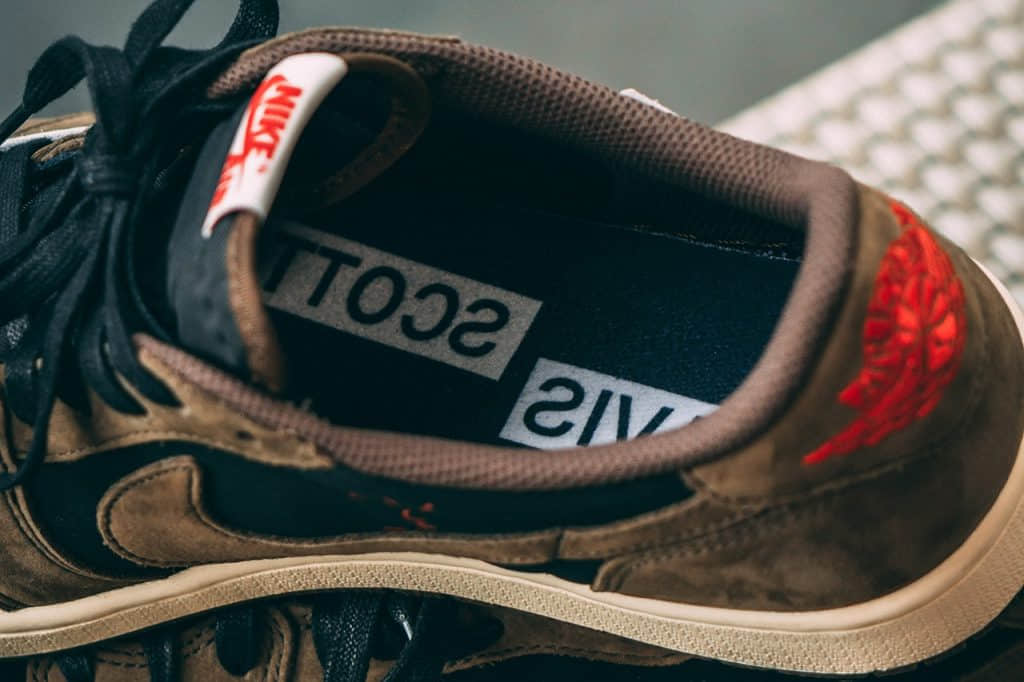 Travis Scott x Air Jordan 1 Low OG SP 货号：CQ4277-001