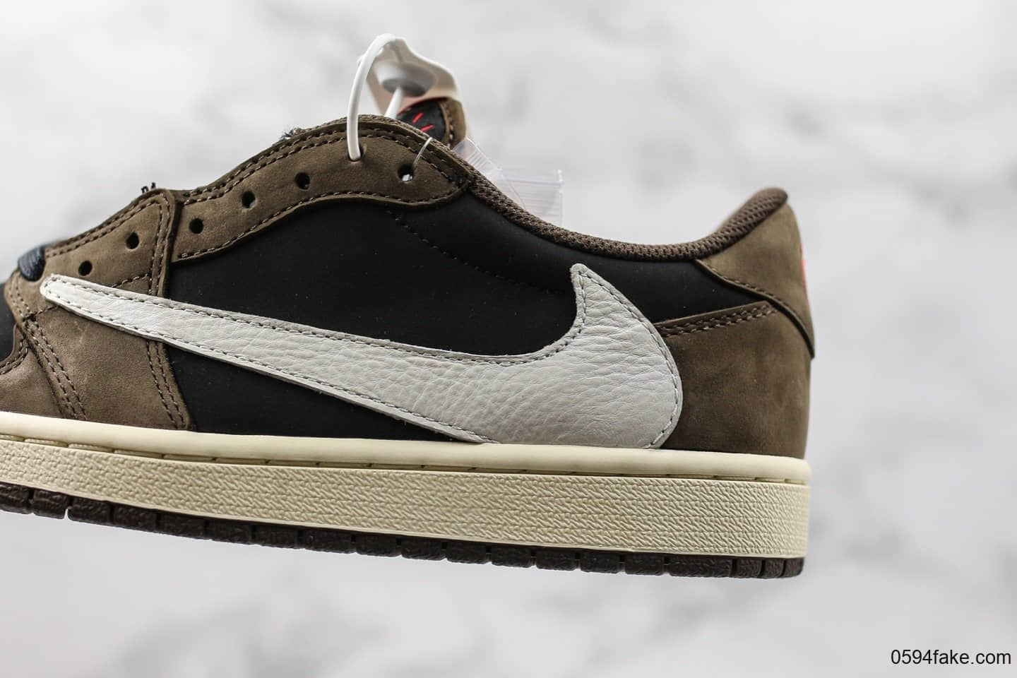 乔丹Travis Scott x Air Jordan AJ1 Low纯原版本联名款低帮倒钩AJ1深棕配色内置气垫原盒原标 货号：CQ4277-001