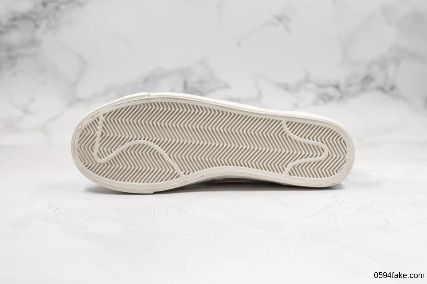 耐克Levi’s x Nike SB Zoom Blazer Mid QS公司级版本李维斯联名款中帮开拓者灰白配色内置Zoom气垫原楦头纸板打造 货号：QB6806-003