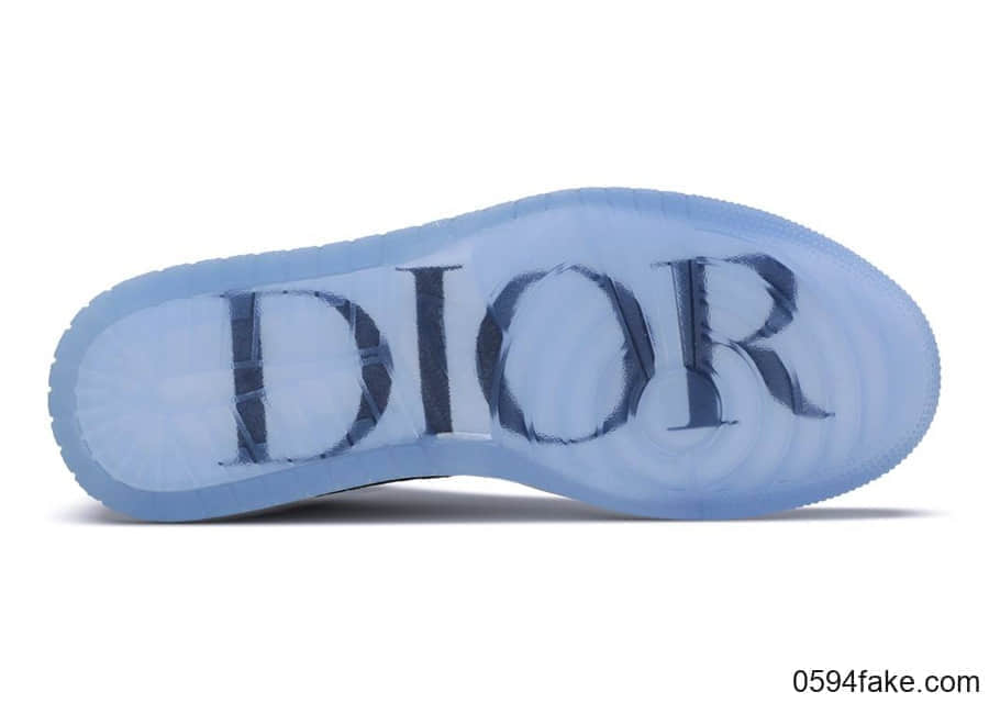 奢华联名！Dior x AJ1 Low最新细节图释出！