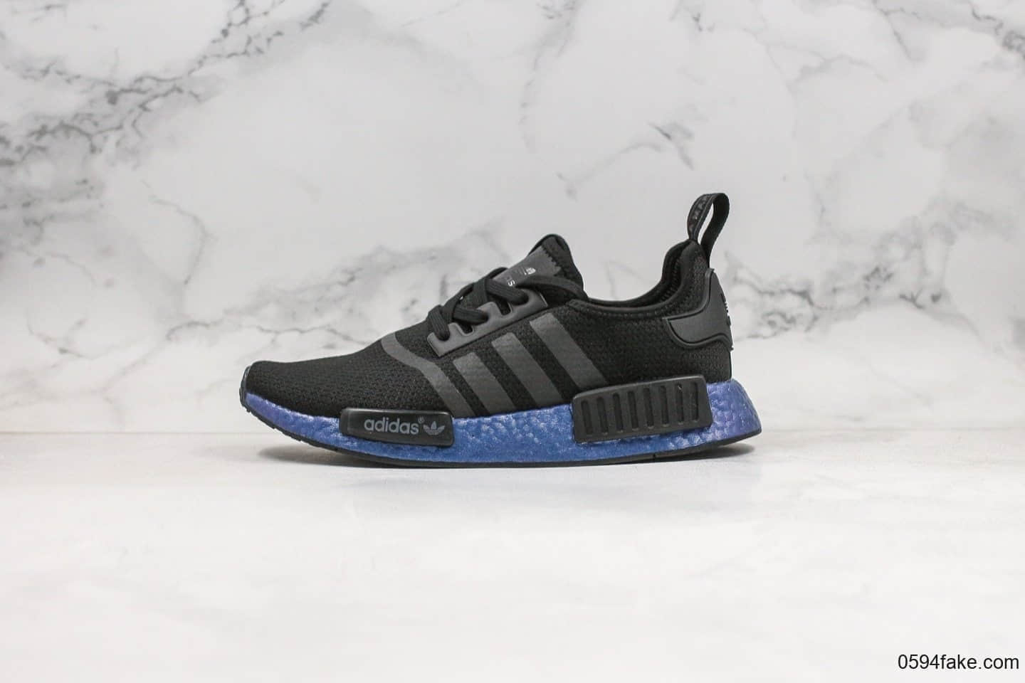 阿迪达斯Adidas Originals NMD_R1 Suede Grey Black Bule纯原版本三叶草NMD爆米花跑鞋黑蓝色原盒原标真Boost缓震大底 货号：FV3645