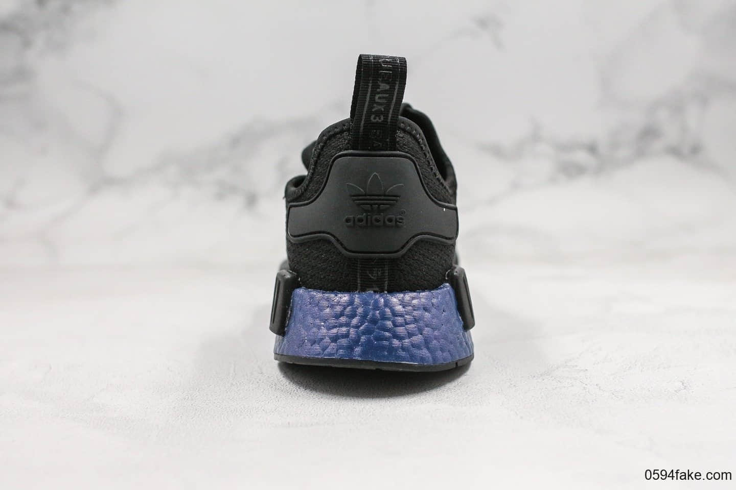 阿迪达斯Adidas Originals NMD_R1 Suede Grey Black Bule纯原版本三叶草NMD爆米花跑鞋黑蓝色原盒原标真Boost缓震大底 货号：FV3645