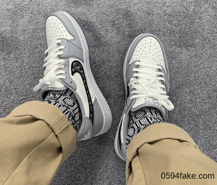 Dior x Air Jordan 1居然还有低帮版本！实物图首度曝光！