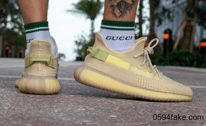 Yeezy 350 V2“ Flax”上脚图曝光！清新柠檬黄色调！ 货号：FX9028