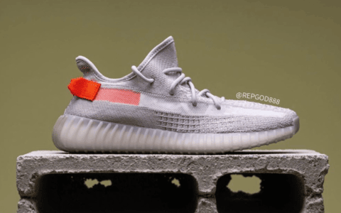 酷似初代灰橙！Yeezy 350 V2“ Tail Light”最新上脚图曝光！2月22日发售！ 货号：FX9017