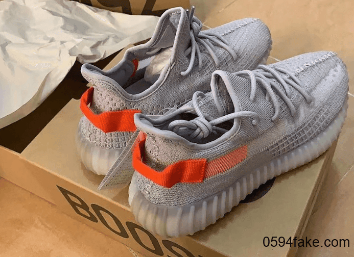 酷似初代灰橙！Yeezy 350 V2“ Tail Light”最新上脚图曝光！2月22日发售！ 货号：FX9017