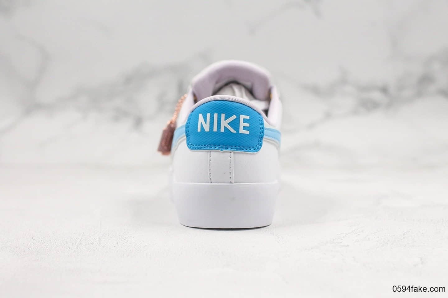 耐克Stranger Things x Nike Blazer Mid “Hawkins High”公司级版本怪奇物语联名开拓者板鞋蓝白粉紫配色进口客供皮料 货号：CJ7049-616
