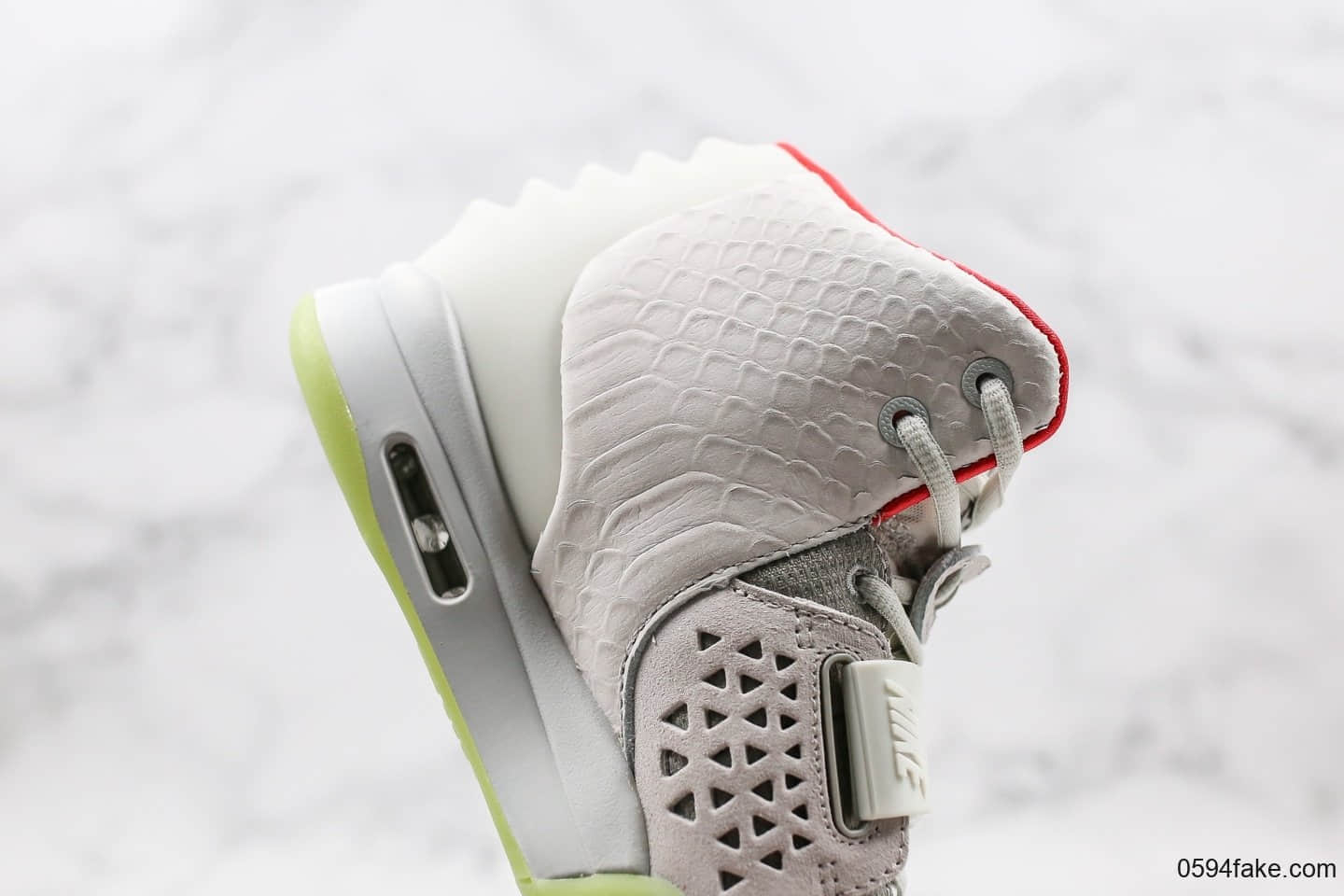 耐克Kanye West xNike Air Yeezy II NRG纯原版本侃爷联名椰子二代中帮纪念球鞋白绿配色原档案数据开发 货号：508214-010