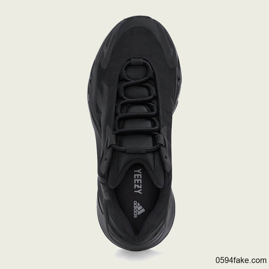 adidas 侃爷椰子700 MNVN全黑配色来袭！搭配3M反光酷炫十足！ 货号：FV4440