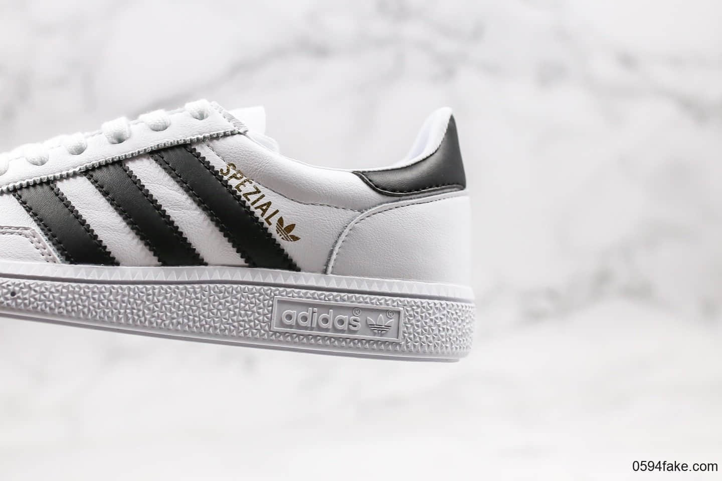 阿迪达斯adidas HANDBALL SPEZIAL纯原版本圣帕特里克节联名款手球板鞋黑白全斜面进口长绒皮原档案数据开发 货号：BD3669
