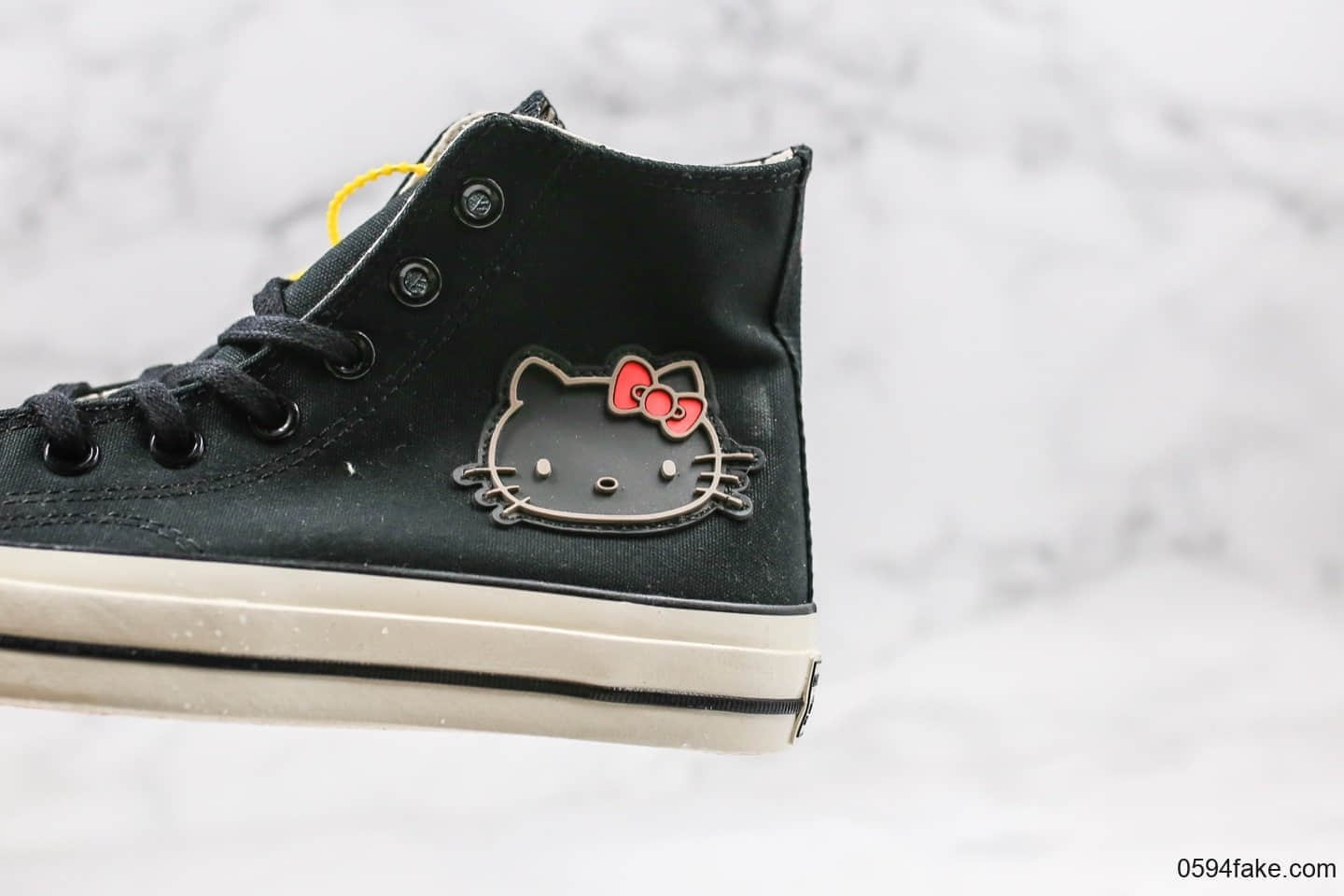 匡威Converse x Hello Kitty 2.0凯蒂猫联名高帮帆布鞋黑白配色正确硫化工艺蓝底双围条