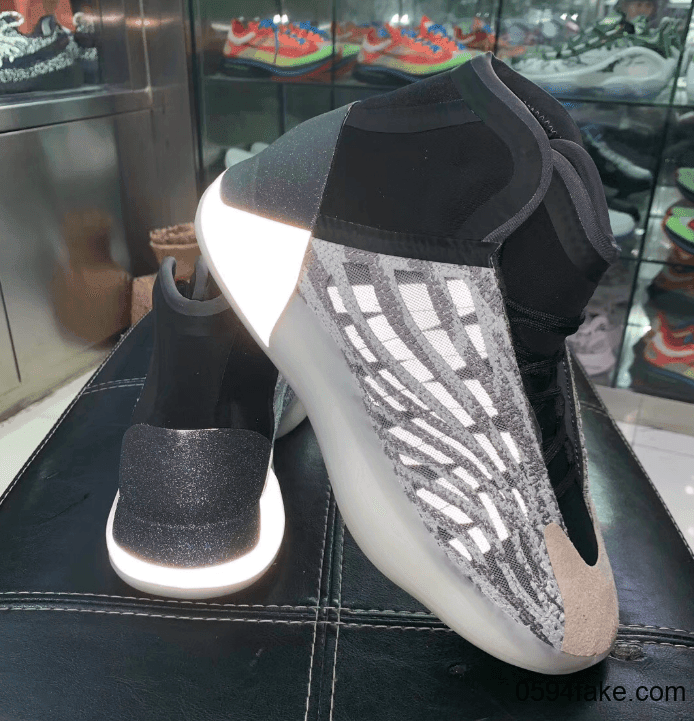 椰子家族第一双篮球鞋来了！adidas Yeezy Basketball “Quantum”全明星周某发售！ 货号：EG1535