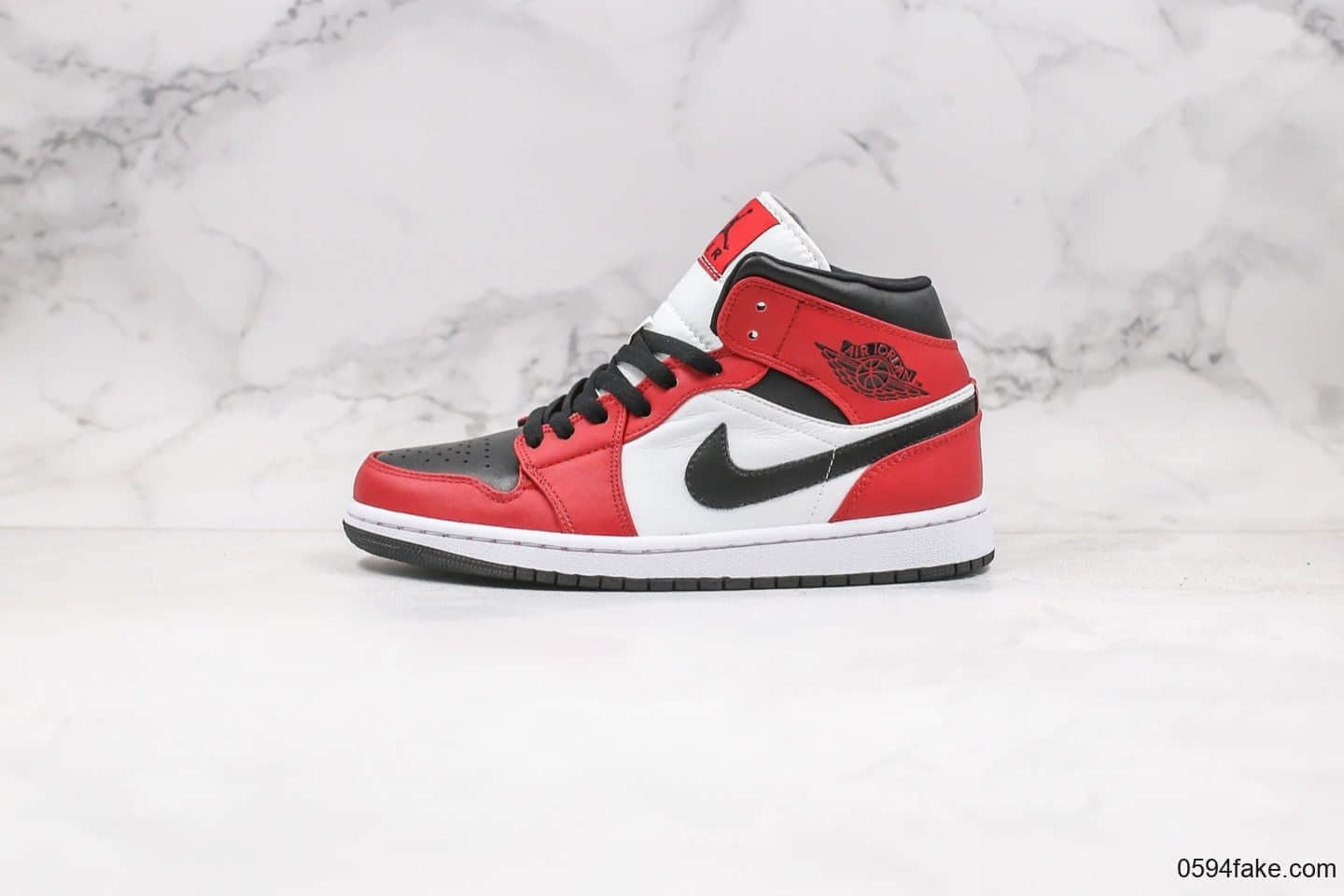 乔丹Air Jordan 1 Mid Chicago Black Toe纯原版本中帮AJ1芝加哥黑脚趾新黑红原盒原标原档案数据开发 货号：554724-069