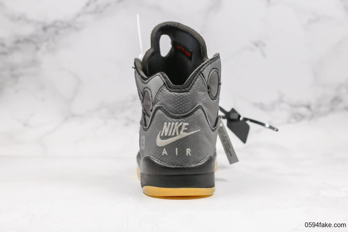 乔丹OFF-WHITE x Air Jordan 5纯原版本联名款OW AJ5解构黑蝉翼内置气垫原档案数据开发原盒原标配件齐全 货号：CT8480-001