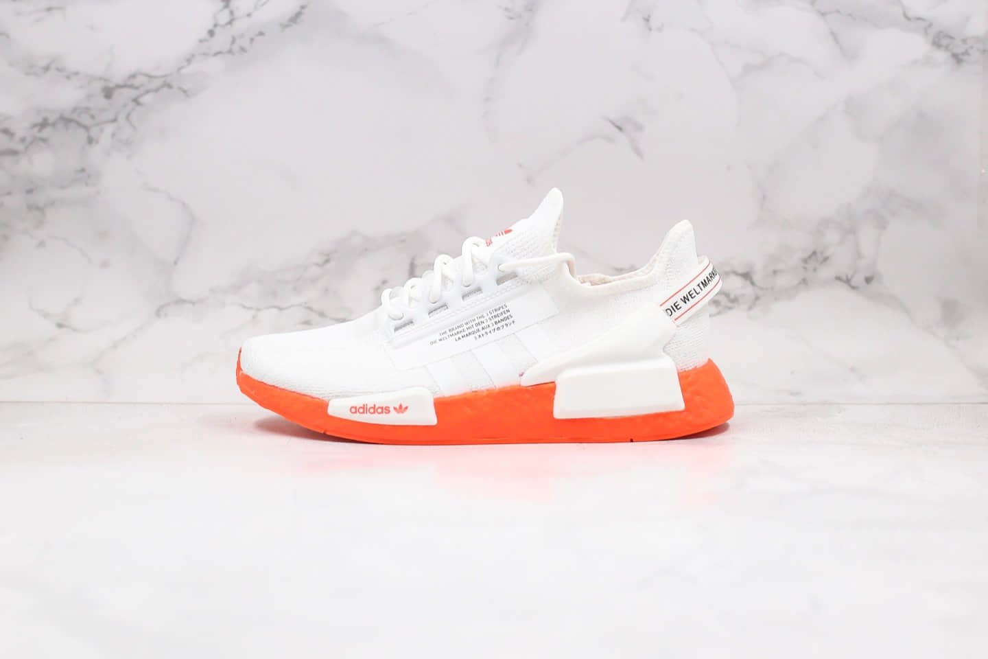 阿迪达斯Adidas NMD R-1 V2纯原版本街头风格NMD爆米花跑鞋白橙色原厂大底区别市面通货版本 货号：FX3902