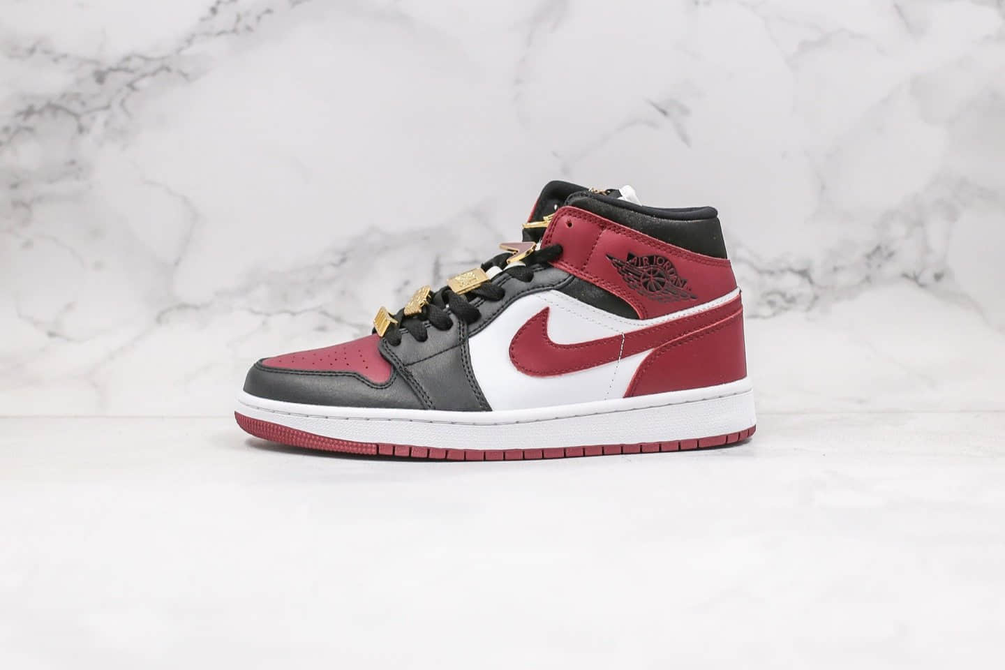 乔丹Air Jordan 1 Mid纯原版本中帮AJ1暗黑红色35周年限定配色原盒原标配件齐全 货号：CZ4385-016