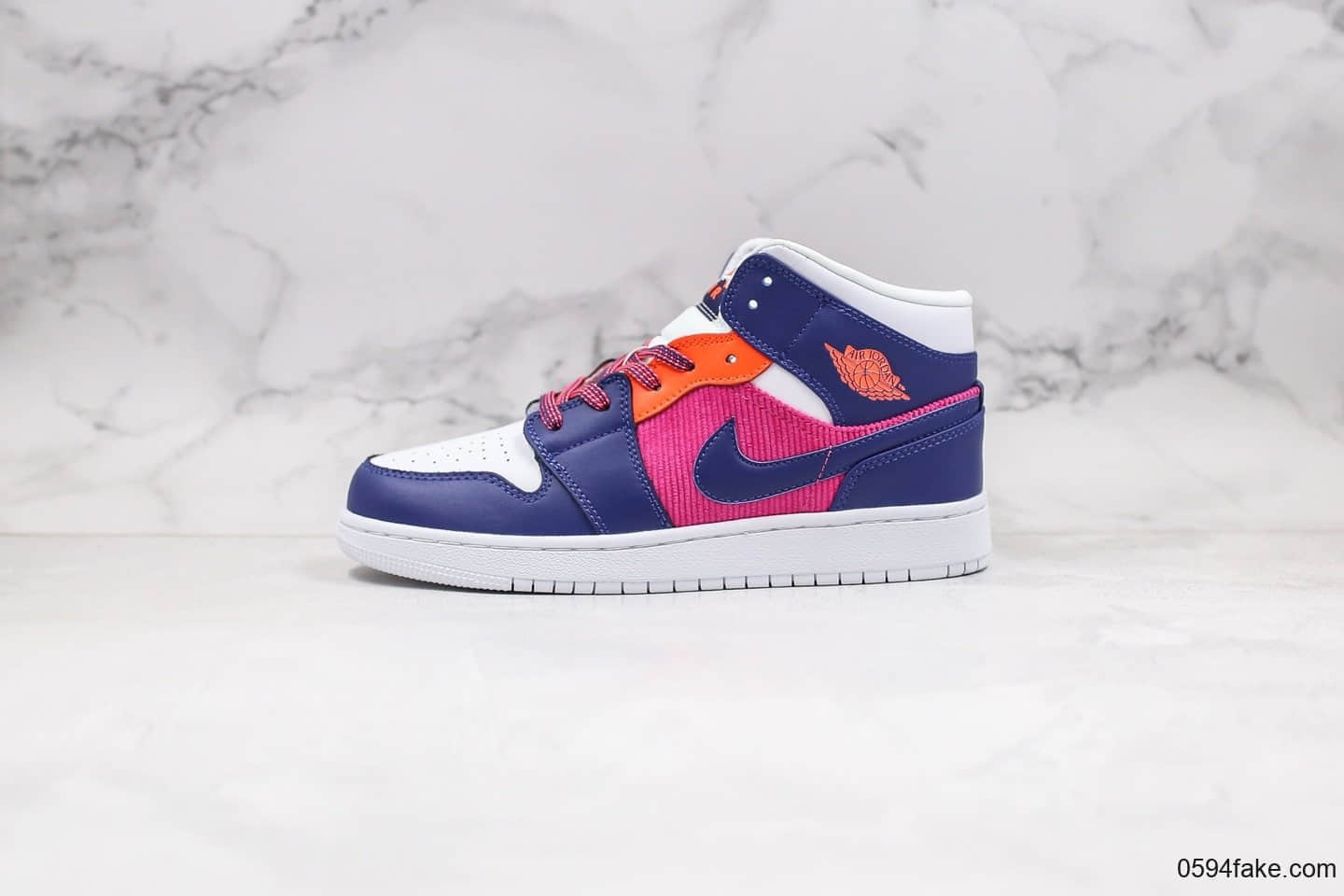 耐克Nike air Jordan 1 mid Fire pink纯原版本中帮AJ1粉紫蓝色原楦头原纸板打造原档案数据开发 货号：555112-602