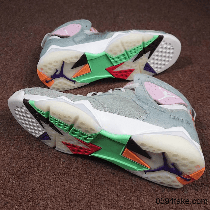 毛绒兔八哥！Air Jordan 7“ Hare 2.0”释出最新实物细节图！ 货号：CT8529-002