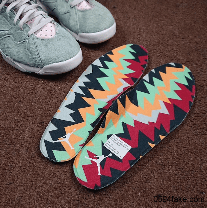 毛绒兔八哥！Air Jordan 7“ Hare 2.0”释出最新实物细节图！ 货号：CT8529-002