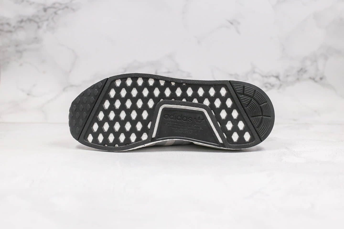 阿迪达斯Adidas NMD R-1 V2纯原版本爆米花NMD白灰色原楦头纸板打造正确鞋面材质 货号：FW5328