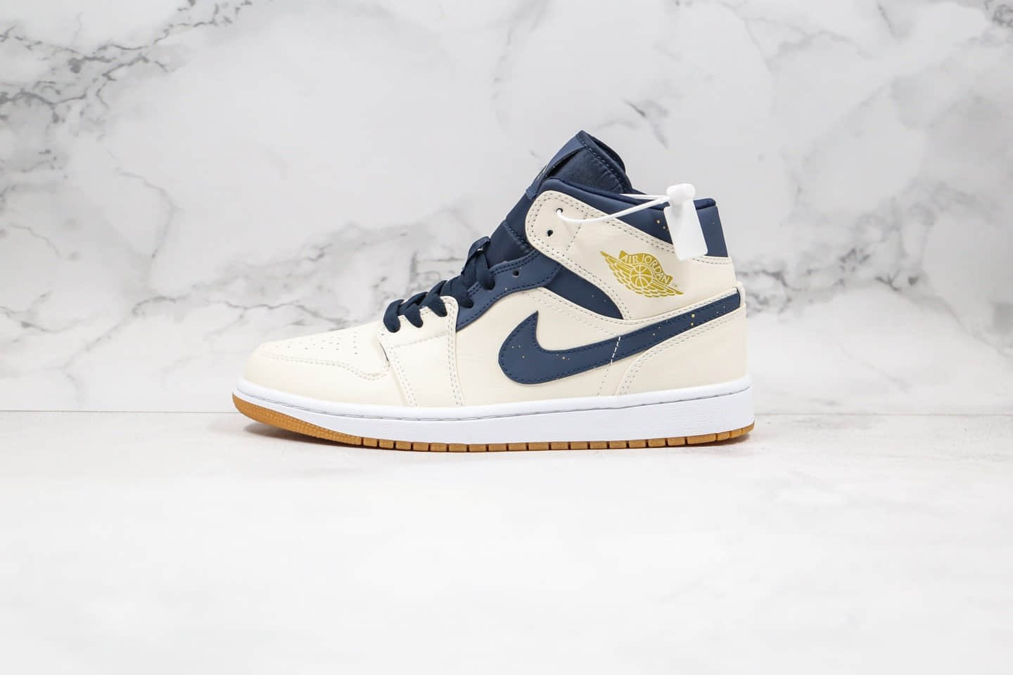 乔丹Air Jordan 1 Mid纯原版本中帮AJ1泼墨生胶米白色原楦纸板打造正确后跟定型 货号：AH6342-104