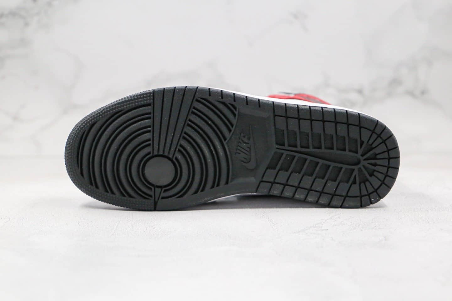 乔丹Air Jordan 1 Light Smoke Grey纯原版本高帮AJ1烟灰色正确后跟定型正确鞋面材质原盒原标 货号：555088-126