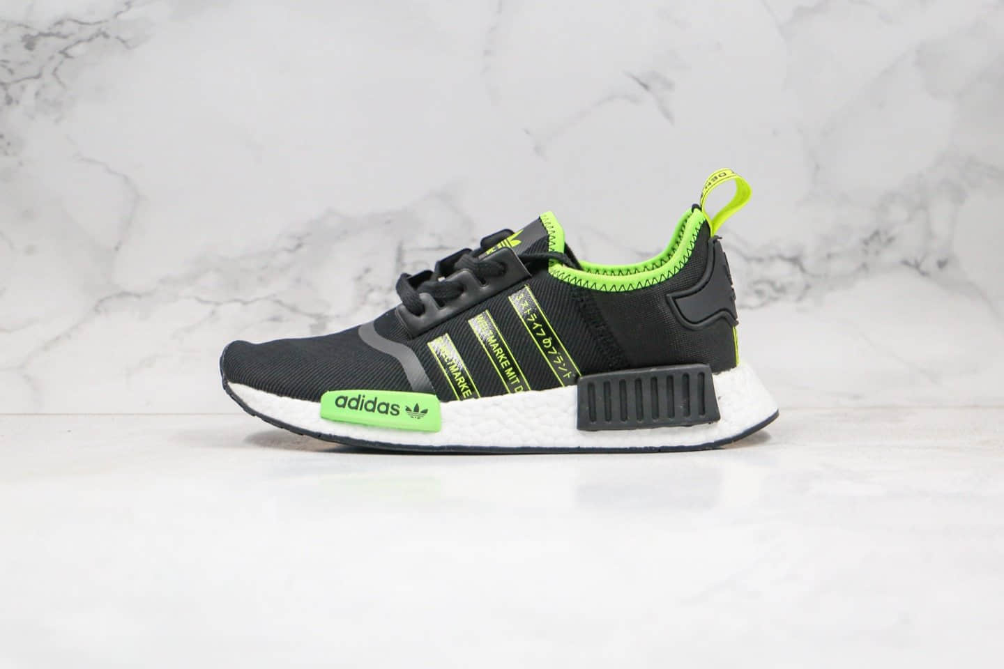 阿迪达斯Adidas NMD R1纯原版本爆米花跑鞋日文黑绿色正确鞋面材质原厂Boost大底原档案数据开发 货号：FX1032