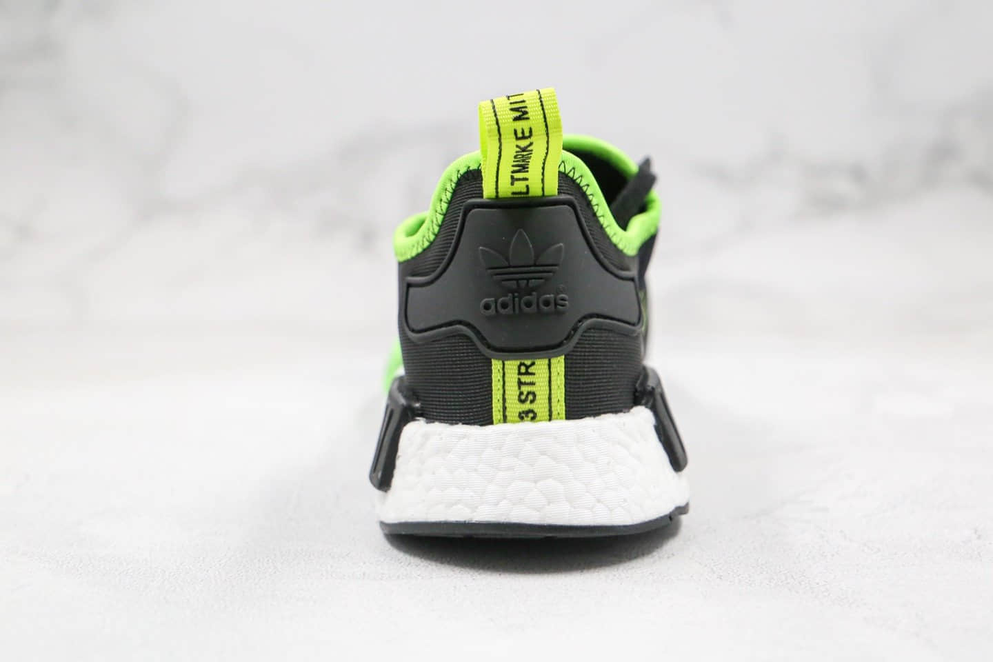 阿迪达斯Adidas NMD R1纯原版本爆米花跑鞋日文黑绿色正确鞋面材质原厂Boost大底原档案数据开发 货号：FX1032