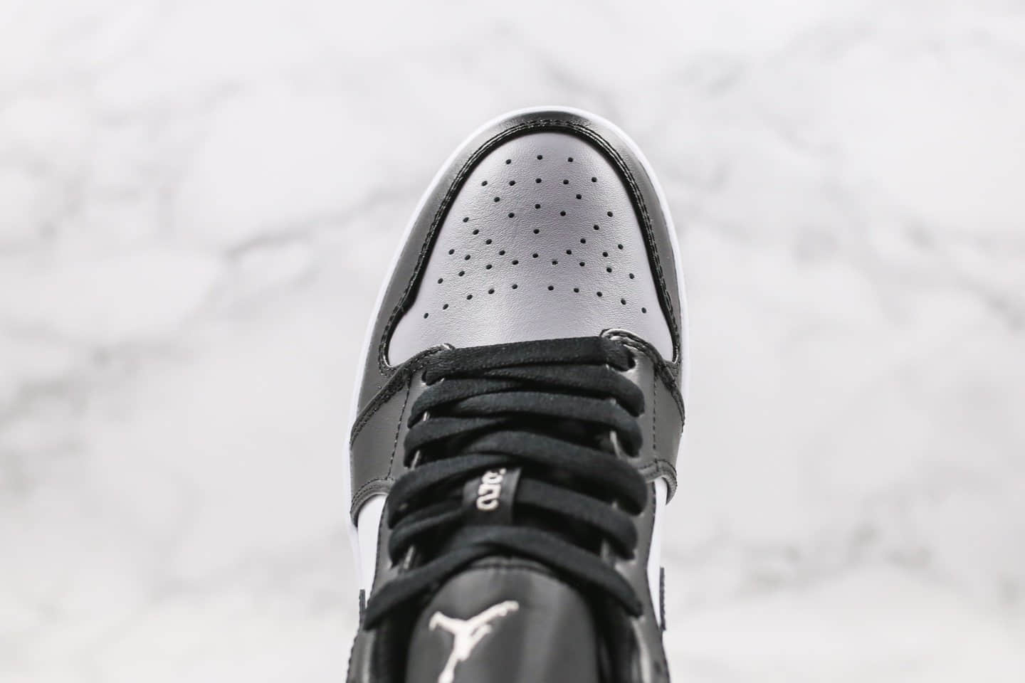乔丹Air Jordan 1 Low纯原版本低帮AJ1黑灰脚趾正确鞋面头层皮材质 货号：553558-110