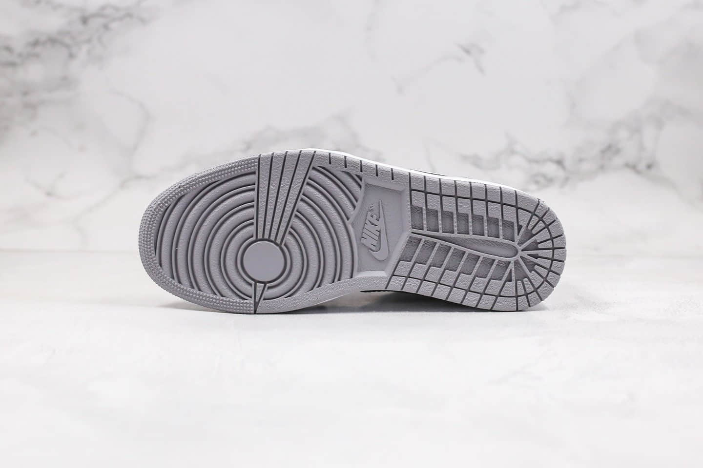 乔丹Air Jordan 1 Low纯原版本低帮AJ1黑灰脚趾正确鞋面头层皮材质 货号：553558-110