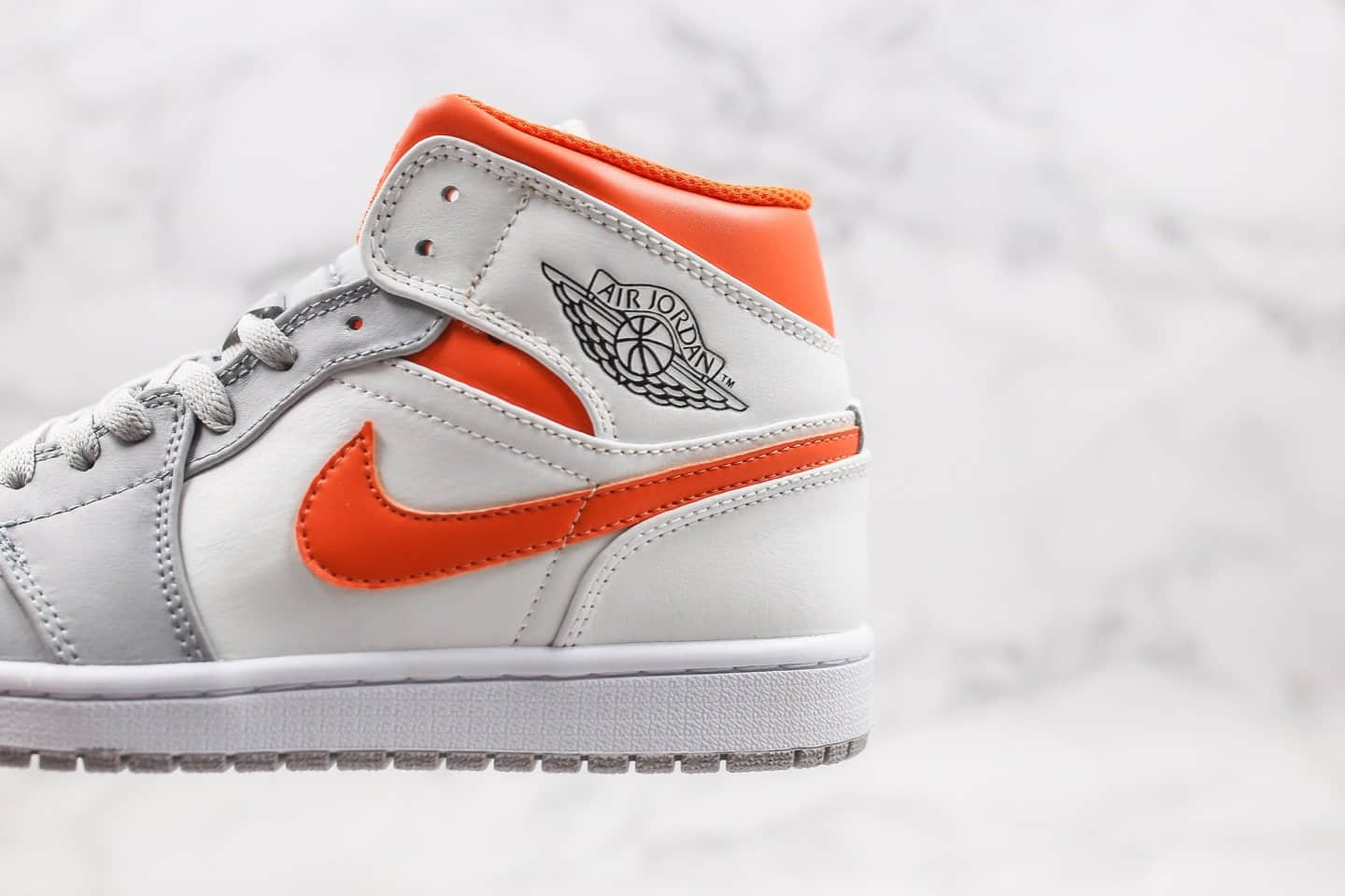乔丹Air Jordan 1 MidOrange Grey纯原版本中帮AJ1灰橙色原盒配件头层材质 货号：CW7591-100