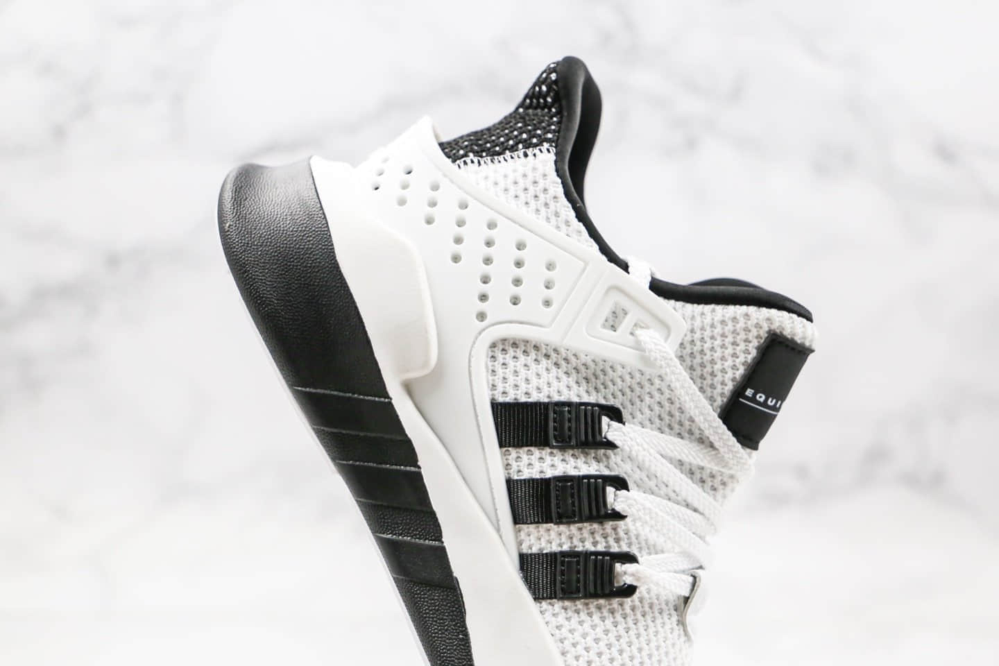 阿迪达斯Adidas EQT Basketball ADV纯原版本慢跑鞋EQT白黑色原盒原标原楦头纸板打造 货号：AQ1018