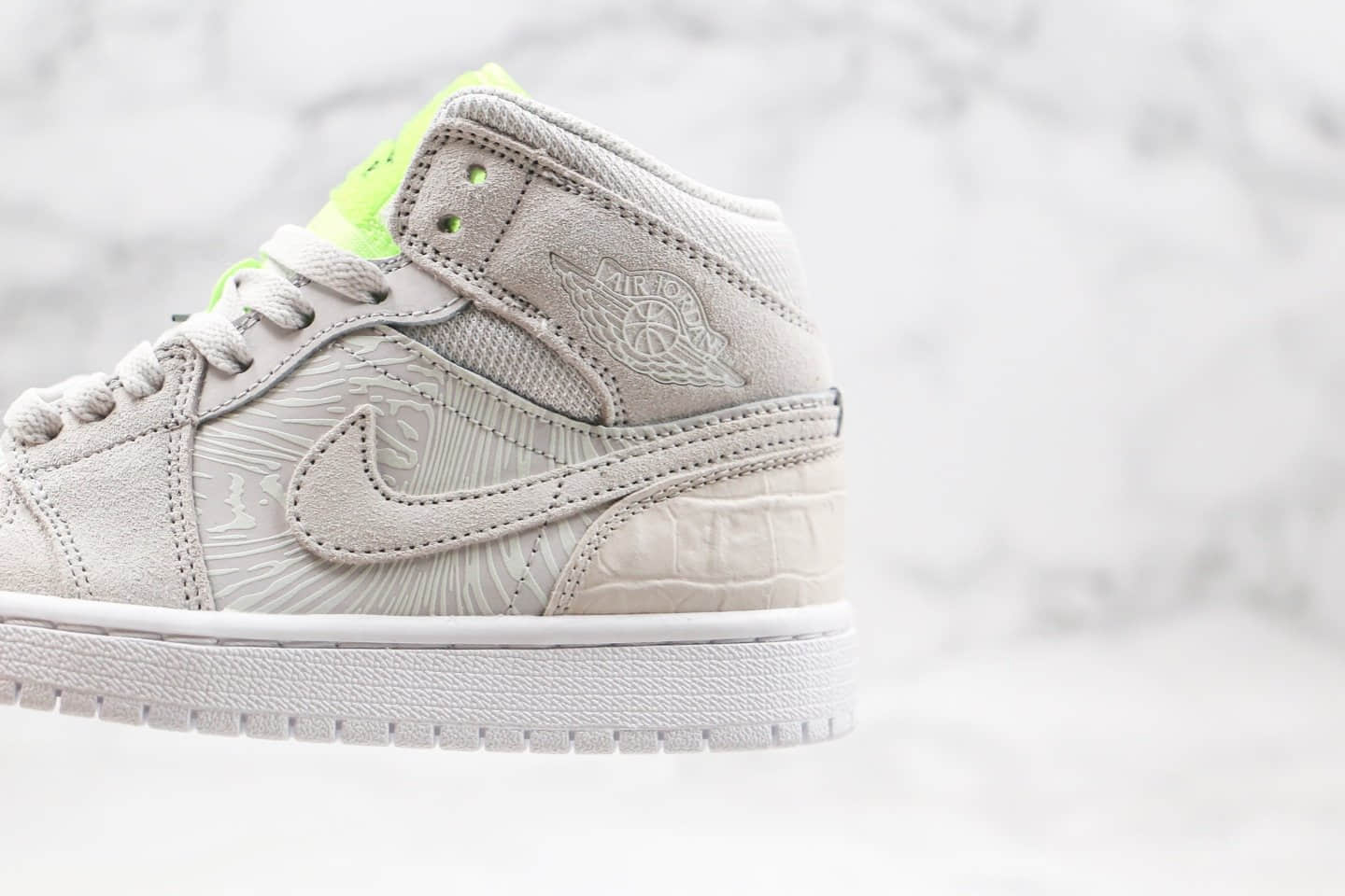 乔丹Air Jordan 1 Mid WMNS纯原版本中帮AJ1海盐荧光绿米白色原厂AJ鞋舌原厂后跟定型 货号：CV3018-001