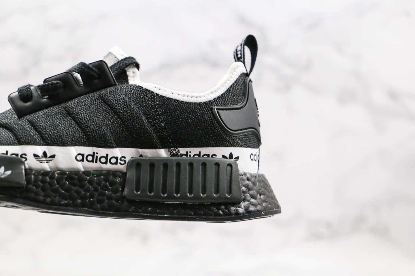 阿迪达斯Adidas Boost NMD R1纯原版本爆米花跑鞋黑白拼色NMD内置Boost颗粒大底正确弹力针织鞋面 货号：FV7307