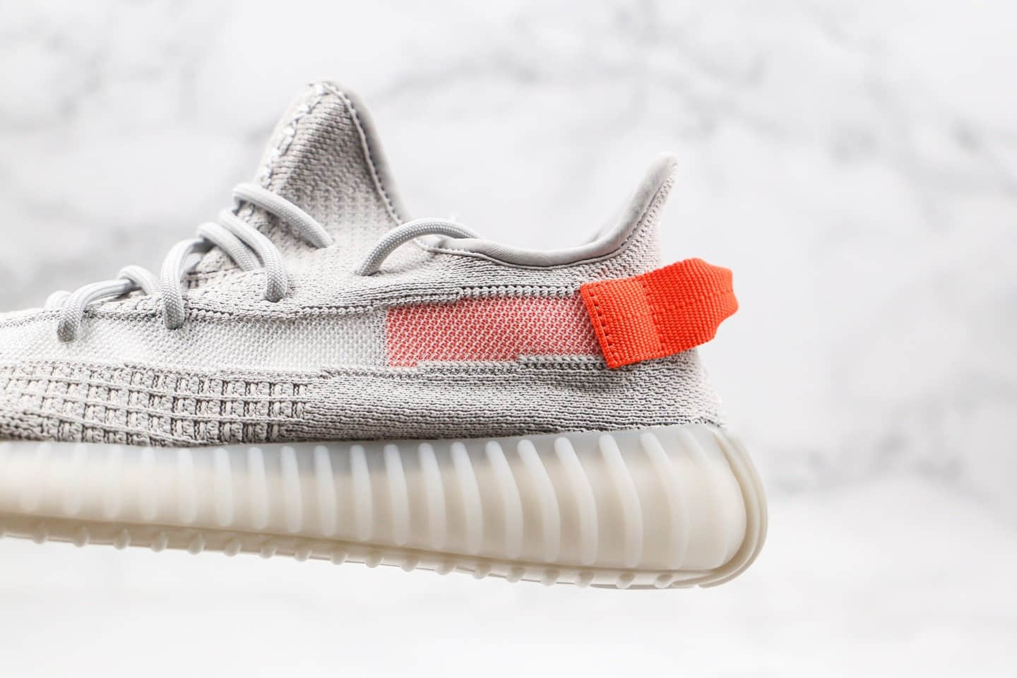 阿迪达斯Adidas Yeezy 350v2 Boost tail Light纯原版本椰子350V2灰橙色车尾灯欧洲限定原厂巴斯夫爆米花大底 货号：FX9017