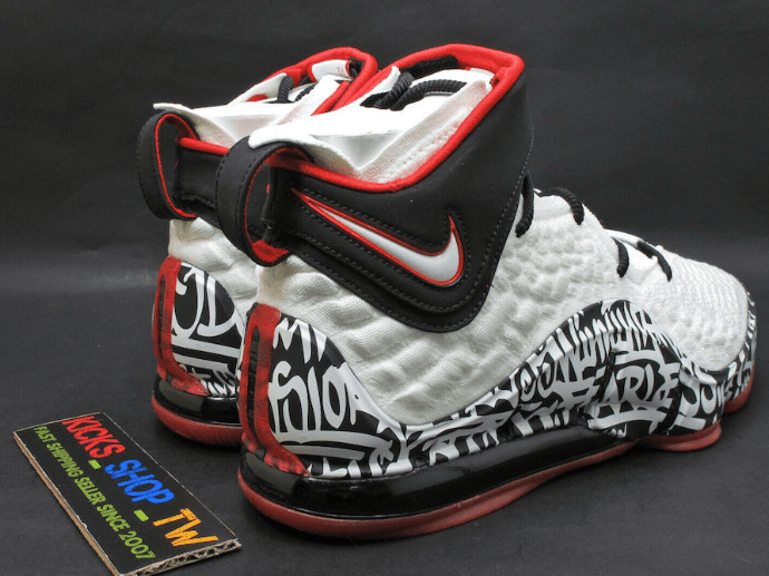 Nike LeBron 17 “Graffiti” 实物细节图曝光！完美致敬LeBron 4！ 货号：CT6052-100