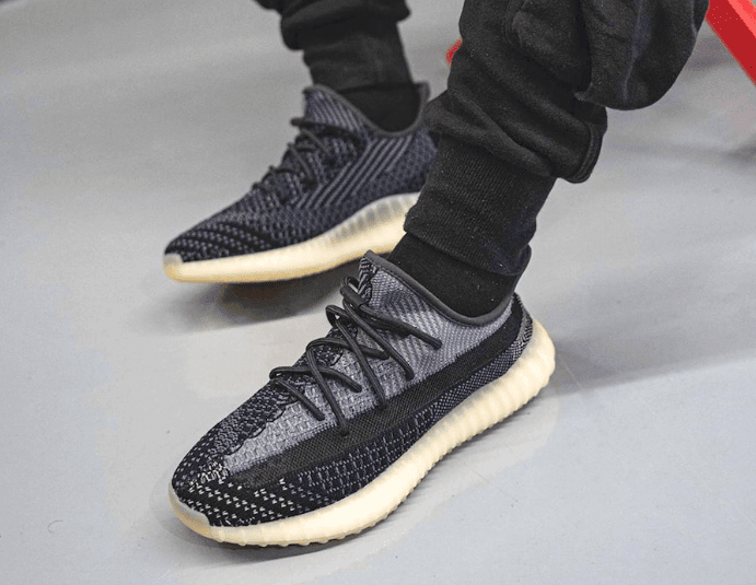 Yeezy Boost 350 V2 “Asriel”上脚图首度曝光！耐脏耐看！