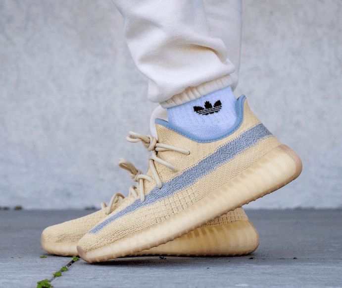 侧透满天星！上脚超清新！Yeezy 350 V2 “Linen”将于4月18日发售！ 货号：FY5158