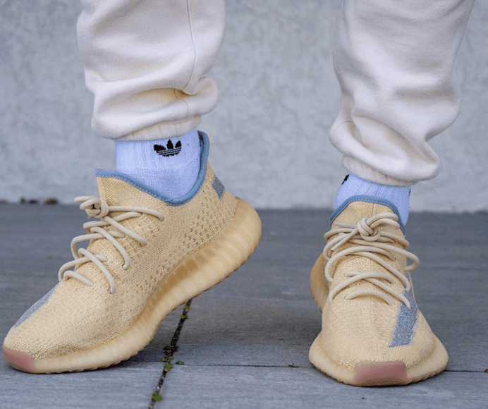 侧透满天星！上脚超清新！Yeezy 350 V2 “Linen”将于4月18日发售！ 货号：FY5158