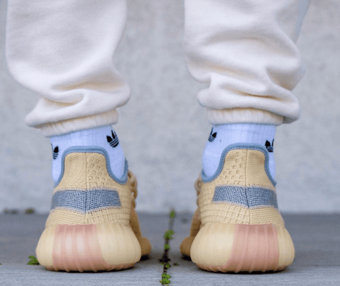 侧透满天星！上脚超清新！Yeezy 350 V2 “Linen”将于4月18日发售！ 货号：FY5158