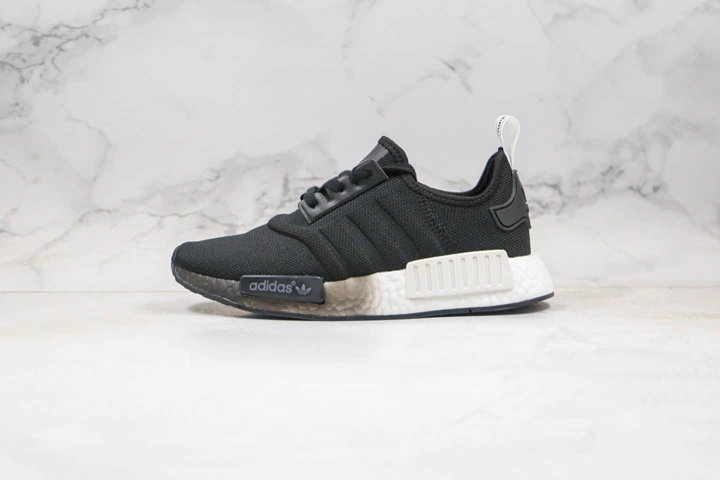 阿迪达斯adidas NMD R1纯原版本爆米花跑鞋黑白色拼色内置真Boost缓震大底原楦头纸板打造 货号：EF5861