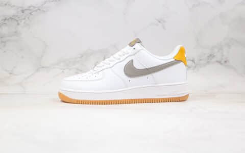 耐克Nike WMNS Air Force 1'07纯原版本低帮空军一号白灰黄色灰钩内置气垫原厂黑盒 货号：CJ8836-100