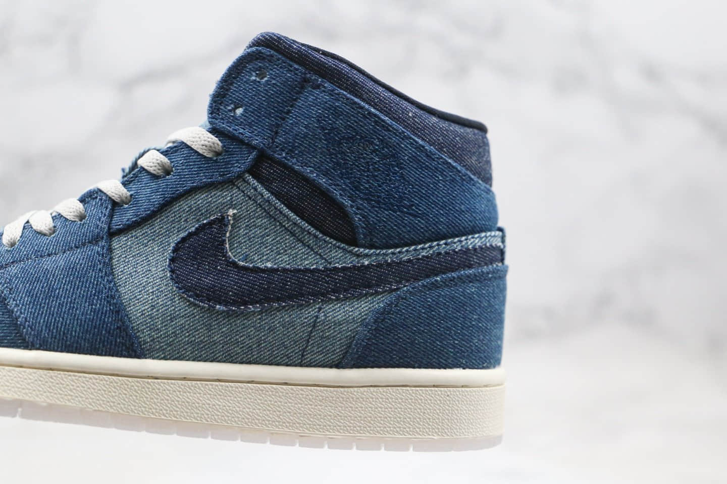 乔丹Air Jordan 1 Mid公司级版本中帮AJ1水洗牛仔蓝色市面最高工艺 货号：852542-009