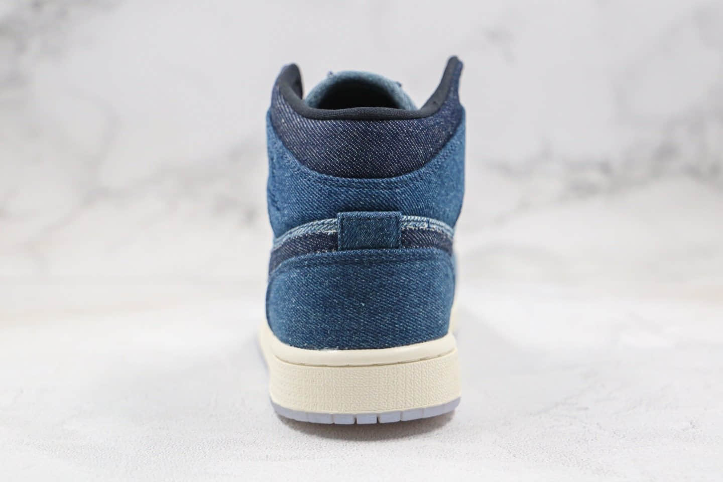 乔丹Air Jordan 1 Mid公司级版本中帮AJ1水洗牛仔蓝色市面最高工艺 货号：852542-009