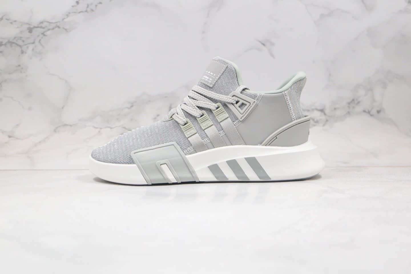 阿迪达斯adidas EQT BASK ADV V2公司级跑鞋灰白色原厂PU大底 货号：EE5038