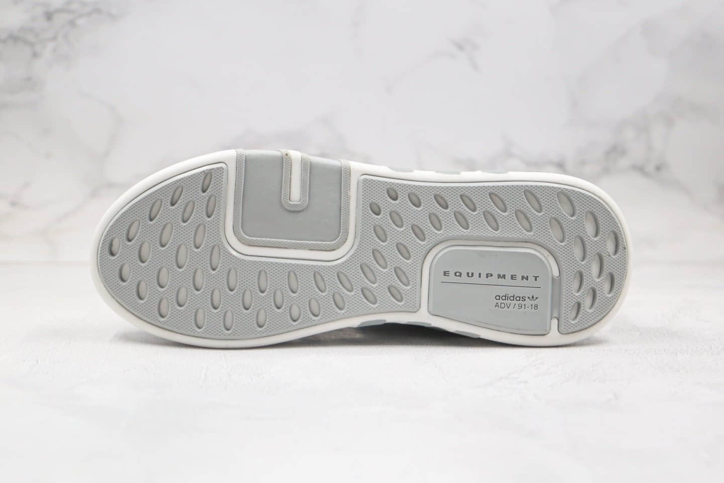 阿迪达斯adidas EQT BASK ADV V2公司级跑鞋灰白色原厂PU大底 货号：EE5038