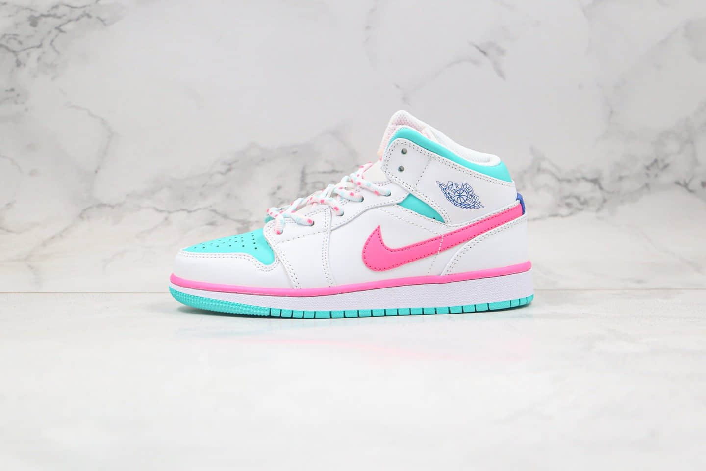 乔丹Air Jordan 1 Mid GS “Digital Pink”纯原版本中帮AJ1新南海岸白蓝粉色原鞋开模内置气垫 货号：555112-102