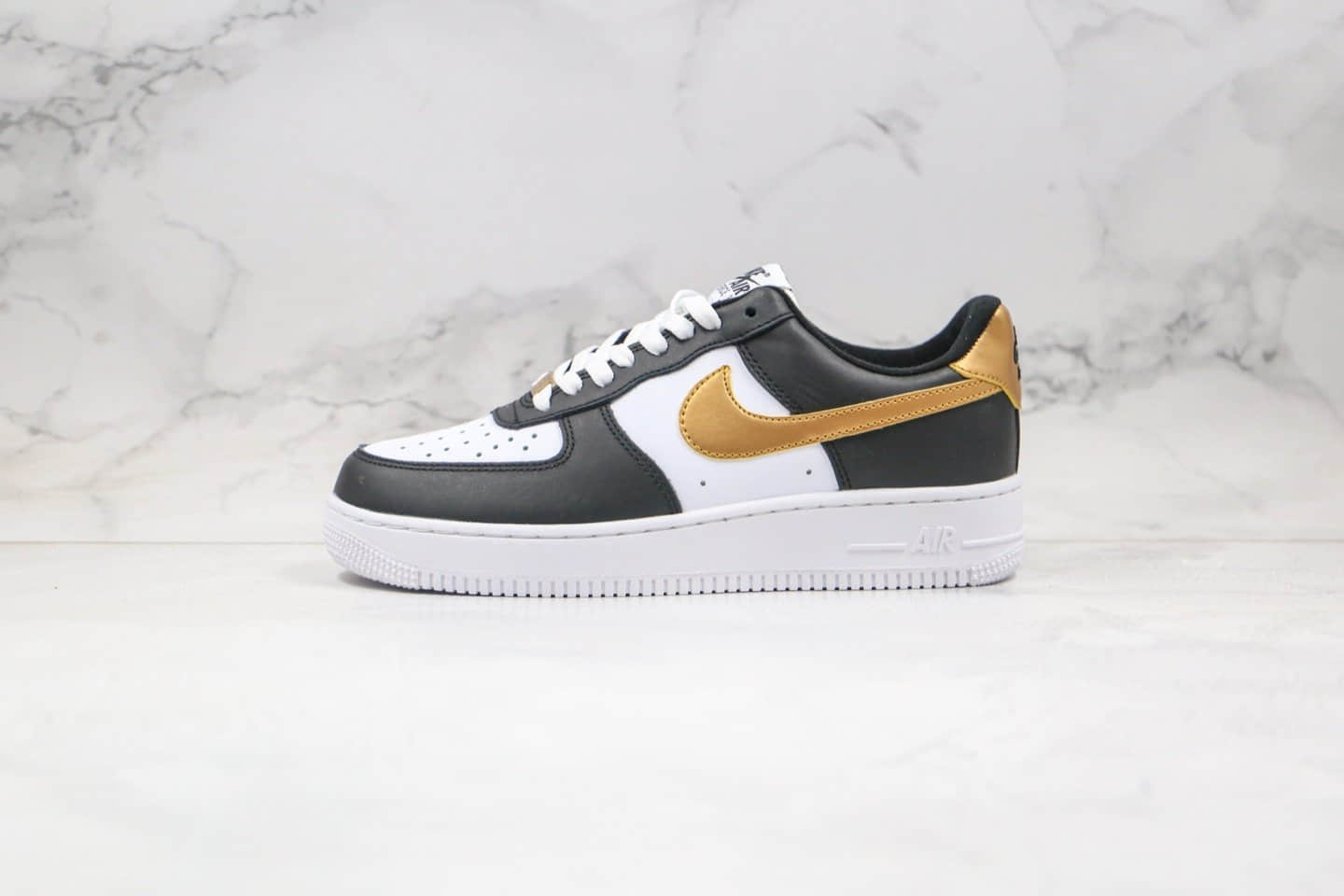 耐克Nike WMNS Air Force 1 '07公司级版本低帮空军一号黑金色内置气垫原盒原标 货号：CZ9189-001