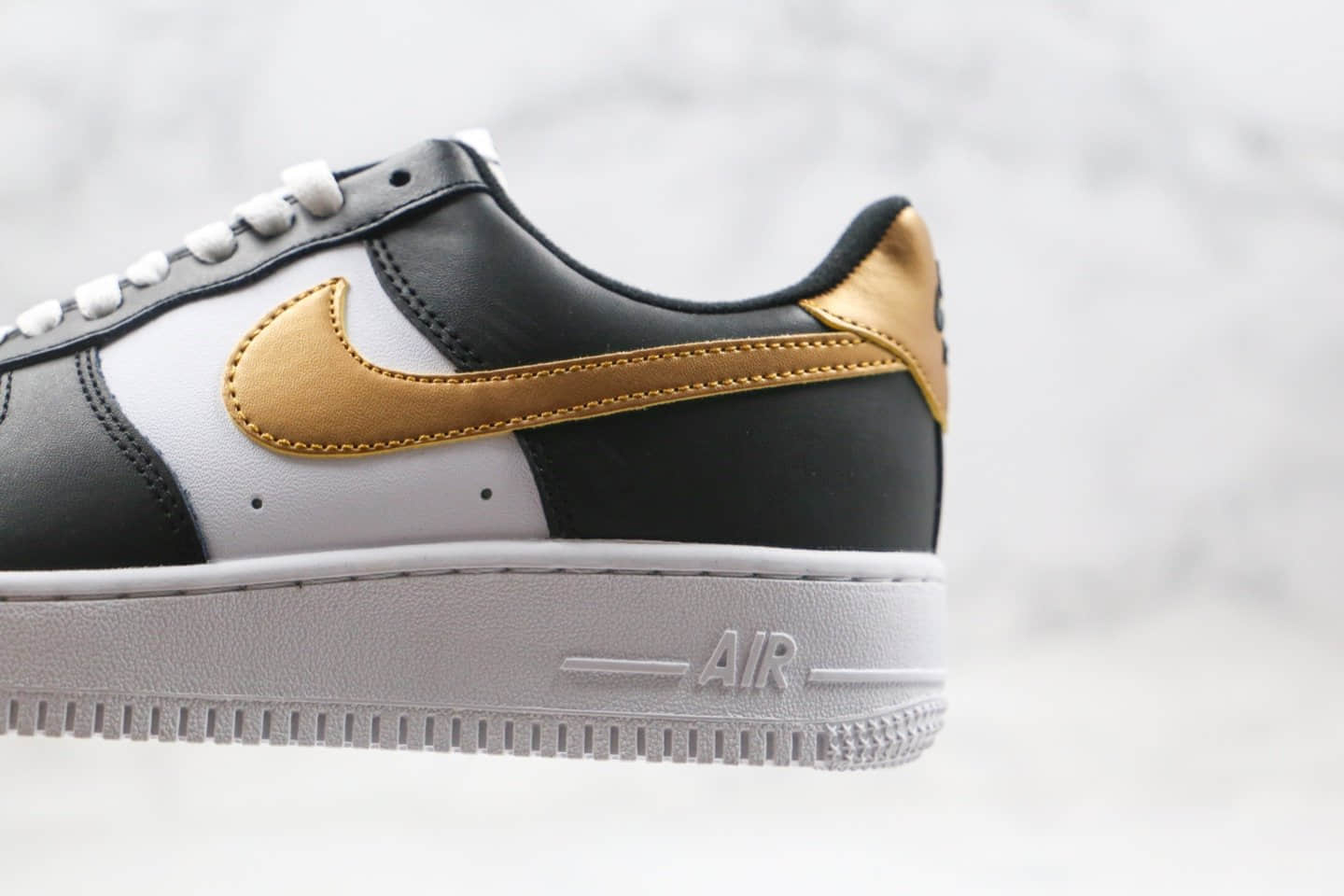 耐克Nike WMNS Air Force 1 '07公司级版本低帮空军一号黑金色内置气垫原盒原标 货号：CZ9189-001